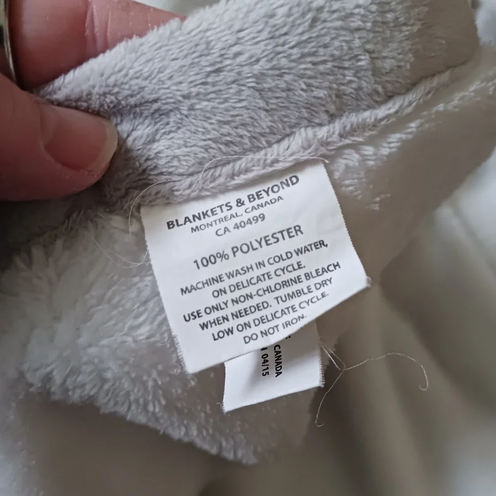 Blankets and Beyond Pink Gray White Chevron Stripes Baby Blanket Bird 30 x 26‎